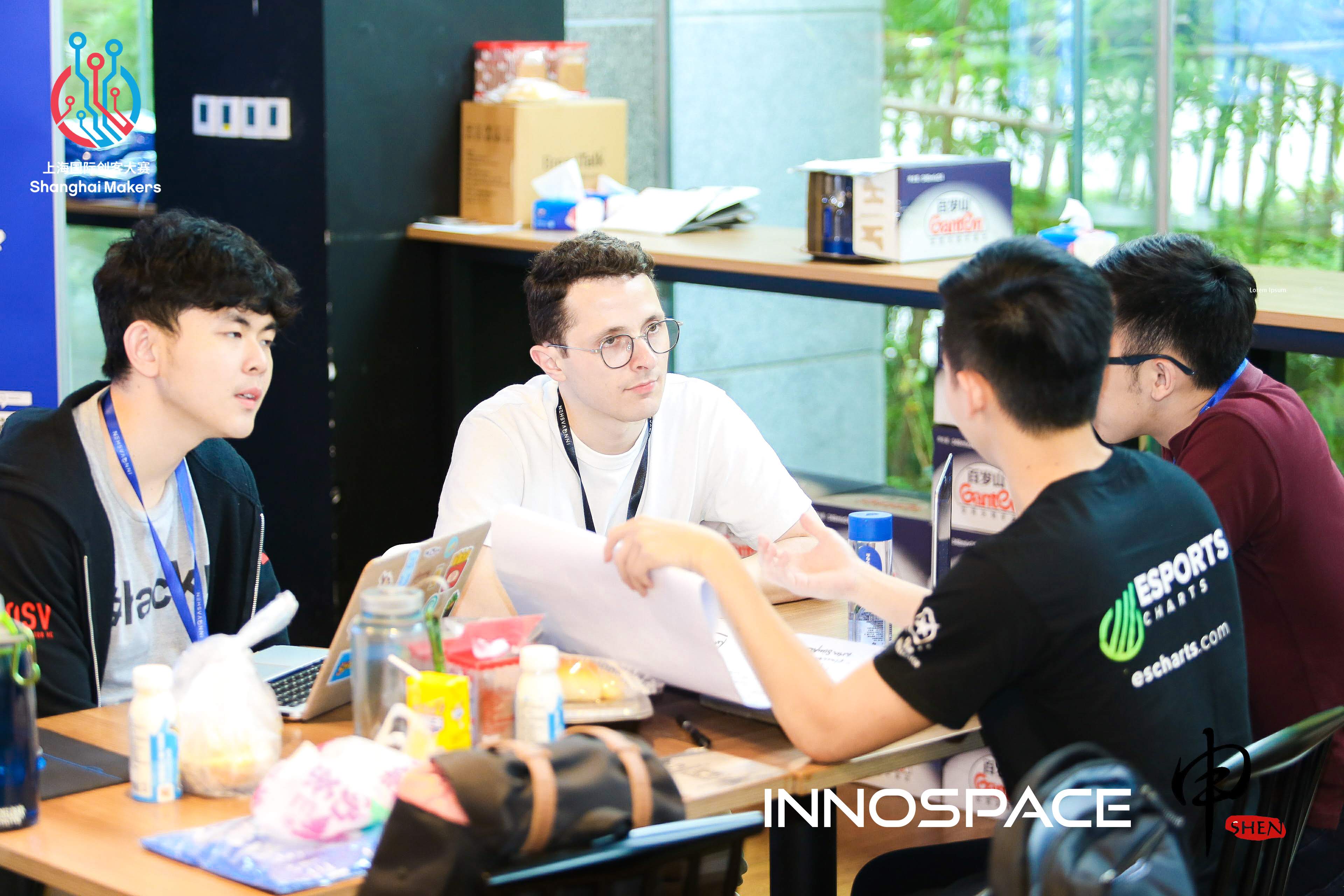 Matthieu Bodin mentoring startup founders at InnoSpace Shanghai